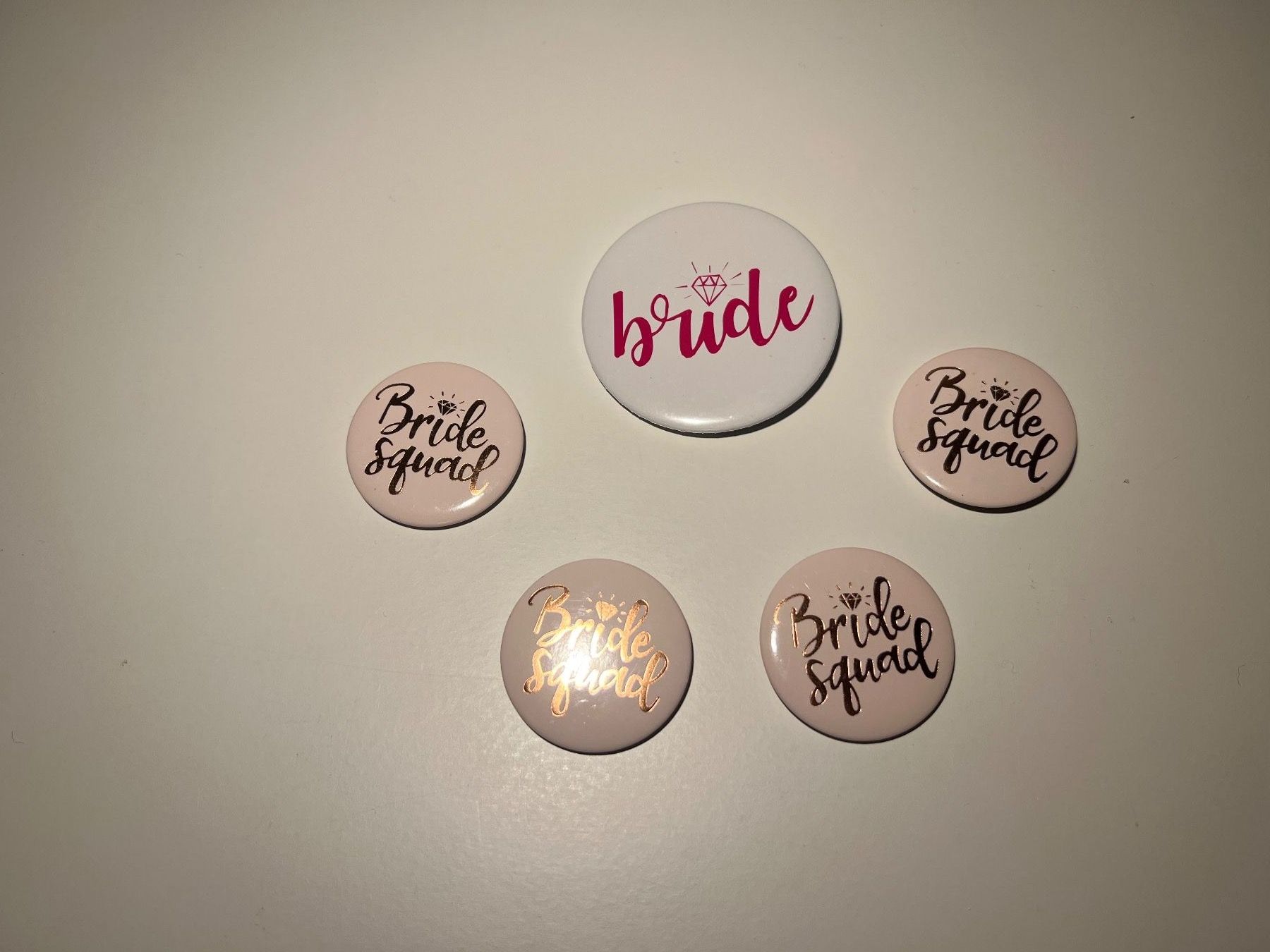 Spille & Fermagli: Pin Bride & Bride Squad Anstecker Polter Junggesellinnen – Nuovo (secondo la descrizione) da Vaduz venduto da NotNeeded 3