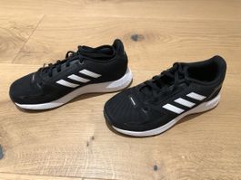 TOP Adidas Kinderturnschuhe Gr. 34