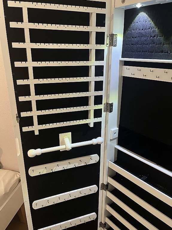 Spiegelschränke: Schmuck-Spiegelschrank  – Gebraucht aus Weiningen ZH von Bratwurst4 4
