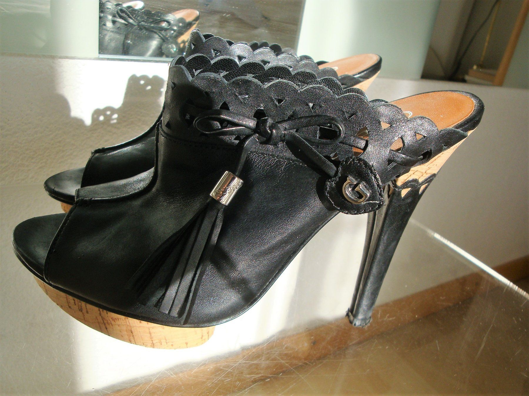 Guess Chaussures femmes: GUESS PLATEAU-SANDALETTEN – D'occasion à Eschenbach SG par Lady020 1