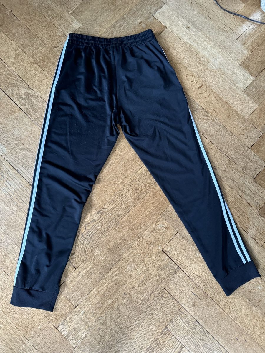 Adidas Pantaloni: Adidas Trainerhose schwarz M – Usato da Bern venduto da tob_m7nn 1