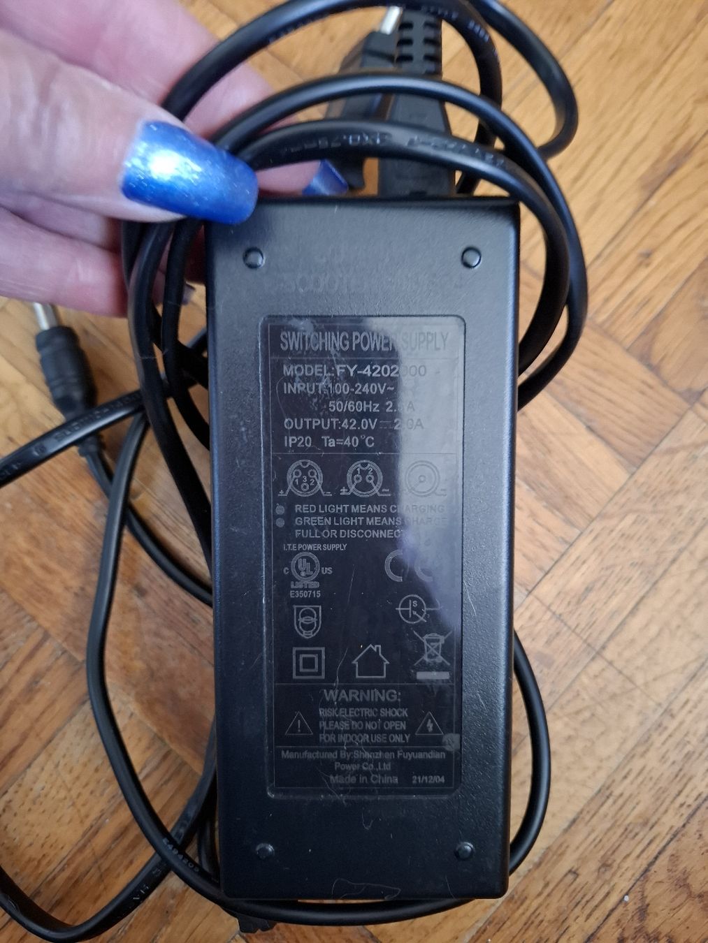 Soflow Kickboard: Chargeur d'origine SoFlow pour E-Scooter SO3 / SO4 – Nuovo (secondo la descrizione) da Lausanne venduto da Ptite_Dame 1