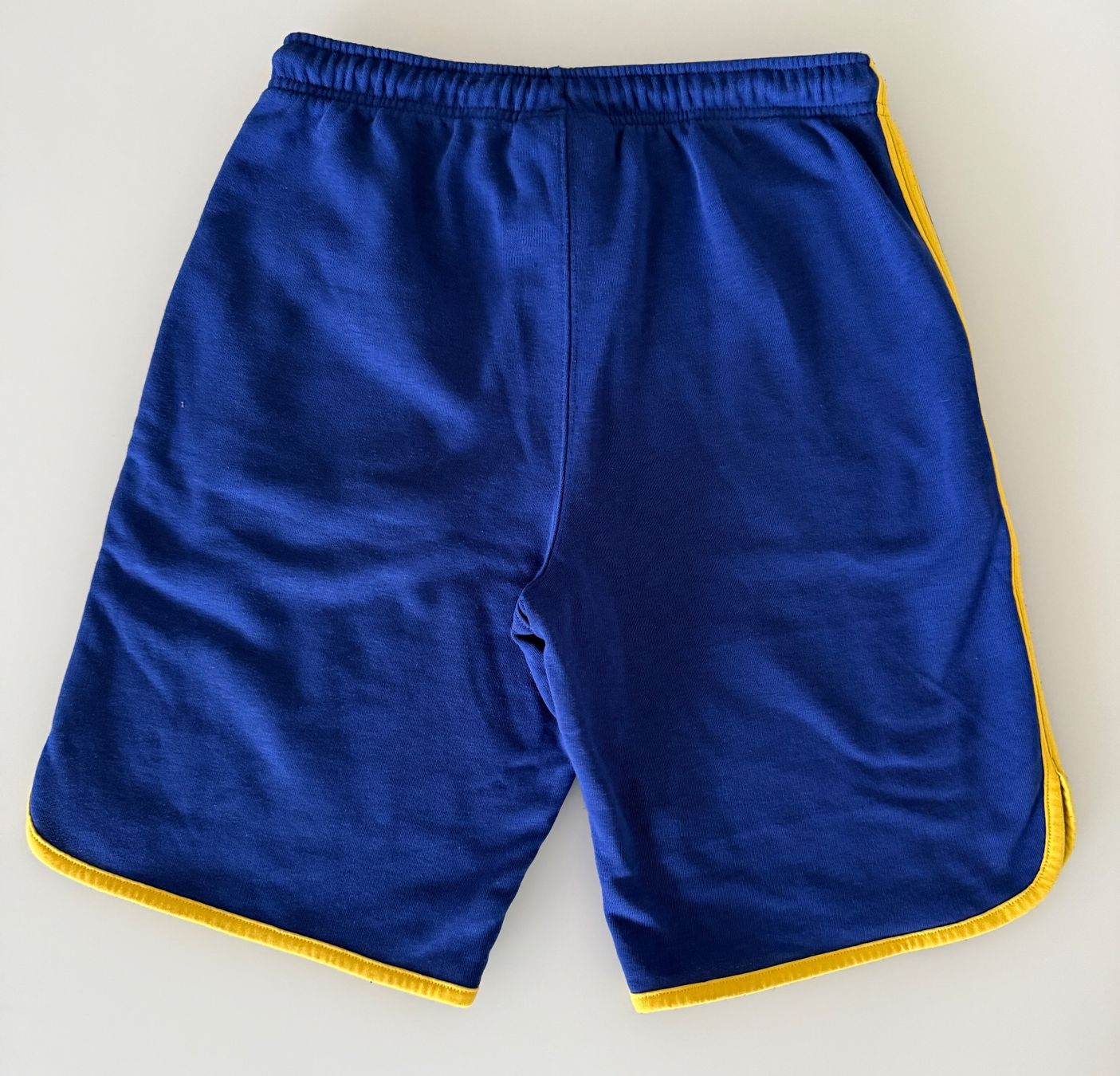 Champion Pantaloni: Champion Shorts - blau mit gelben Streifen und Logo – Usato da Hunzenschwil venduto da Reche71 2