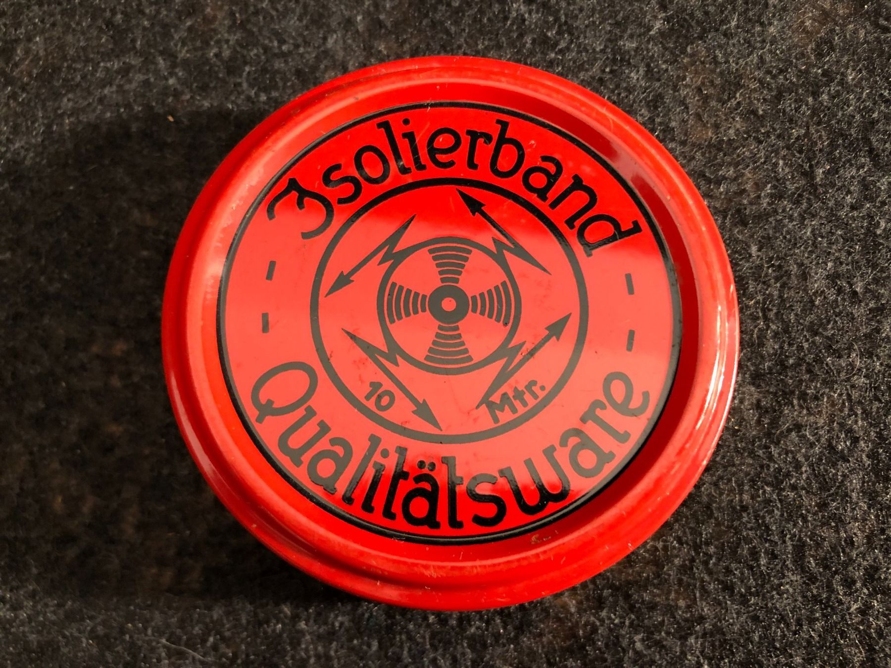 Dosen: Ancienne boîte en métal. – Gebraucht aus Saignelégier von Dubois_Vintage