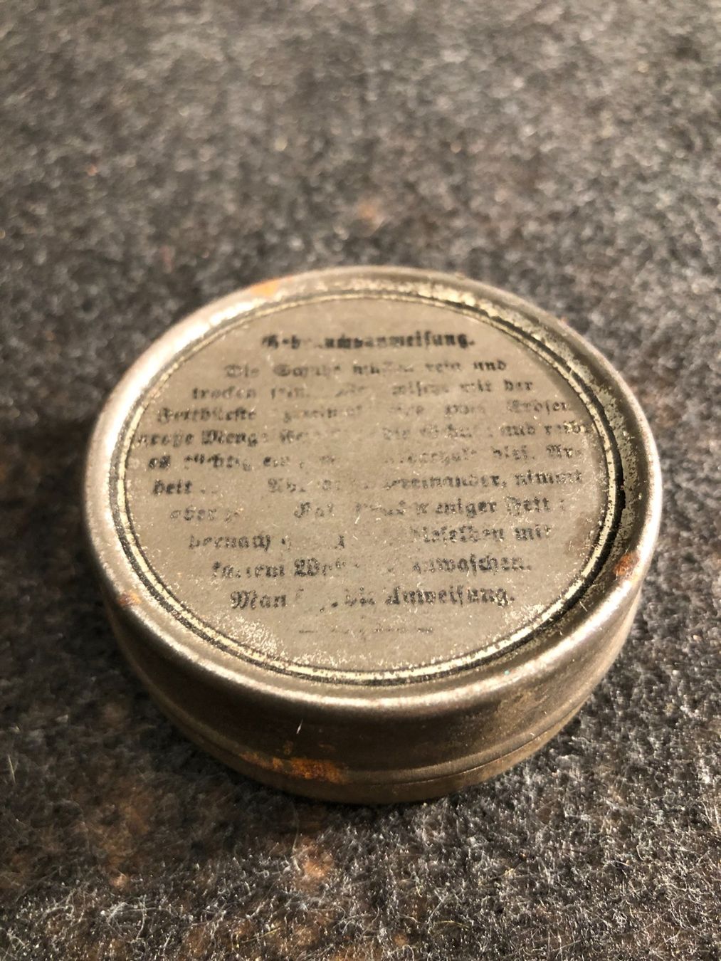 Dosen: Ancienne boîte en métal. – Gebraucht aus Saignelégier von Dubois_Vintage 3
