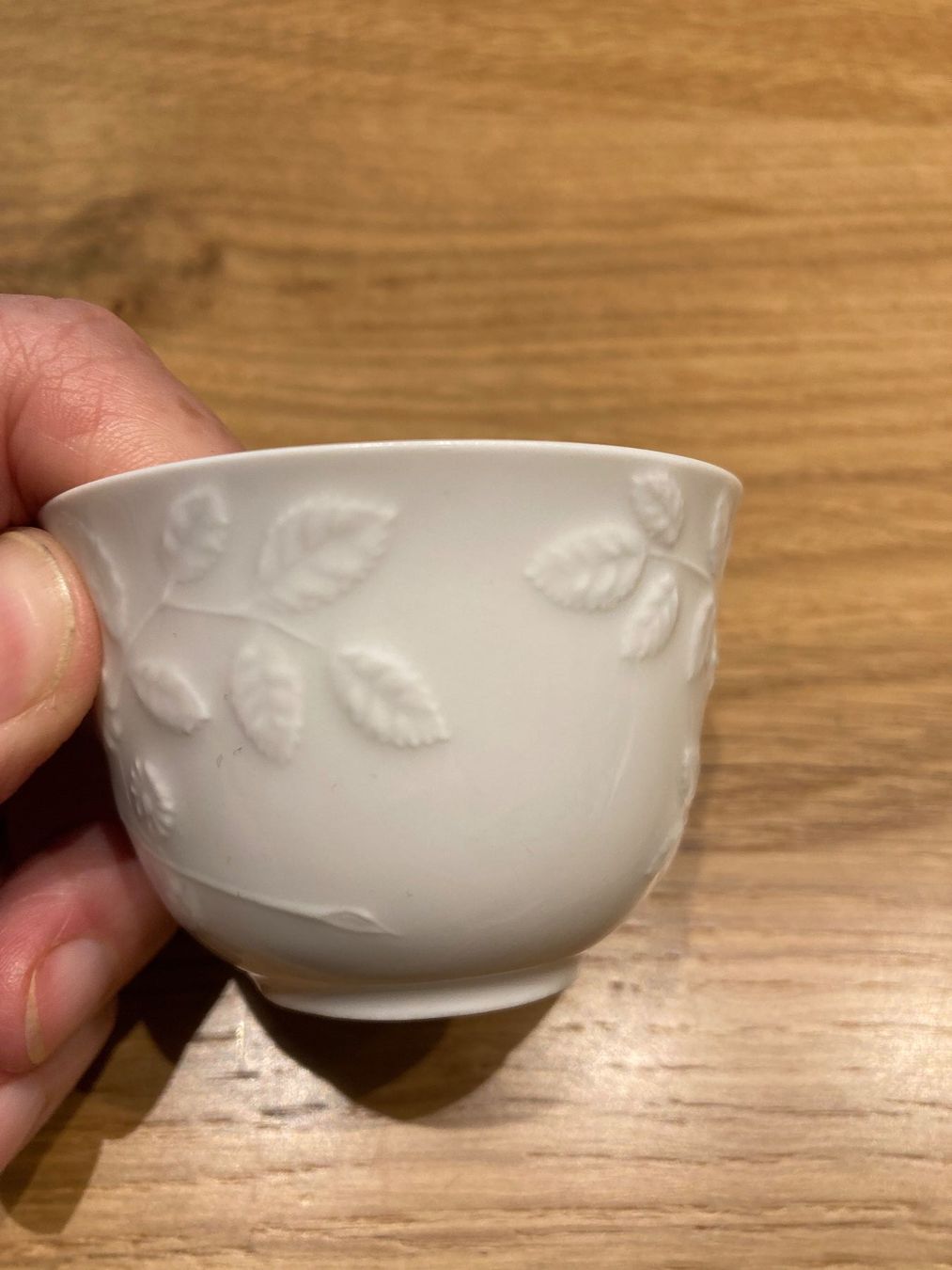 Tazze: Meissen Becher mit floralem Muster, Weiss – Usato da Winterthur venduto da silen 4