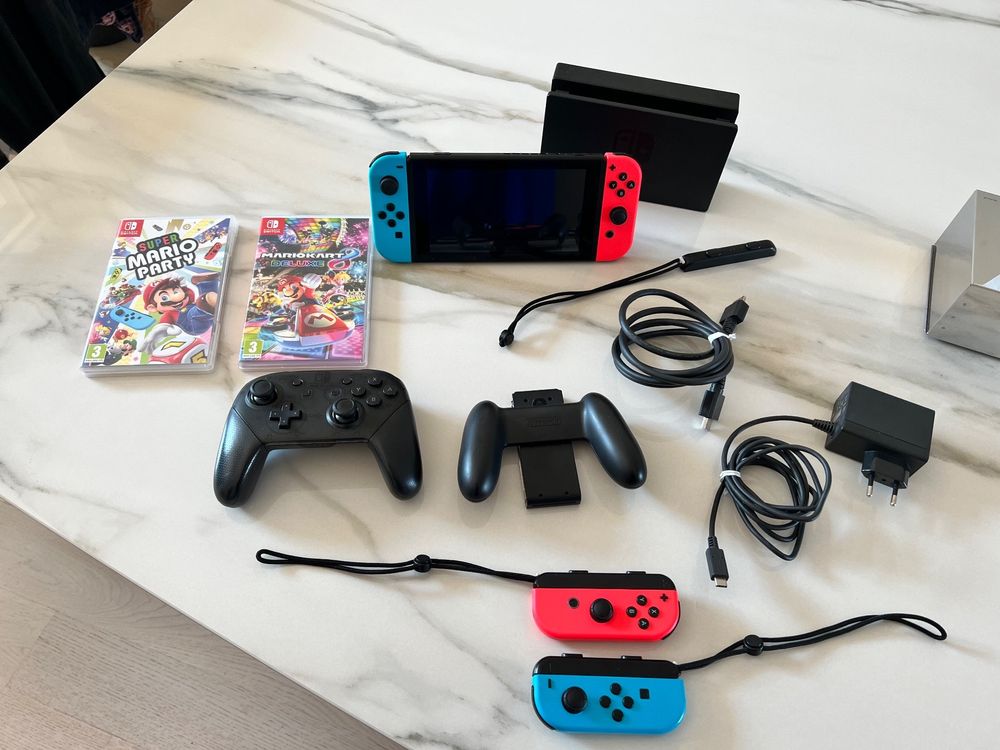 Nintendo Switch + extra Controller + 2 Games Kaufen auf Ricardo