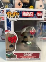Funko POP! Marvel Groot with Christmas Gift (Holiday)
