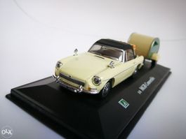 MG B Roadster 1969-1973 weiss / Verdeck schwarz / Wohnwagen