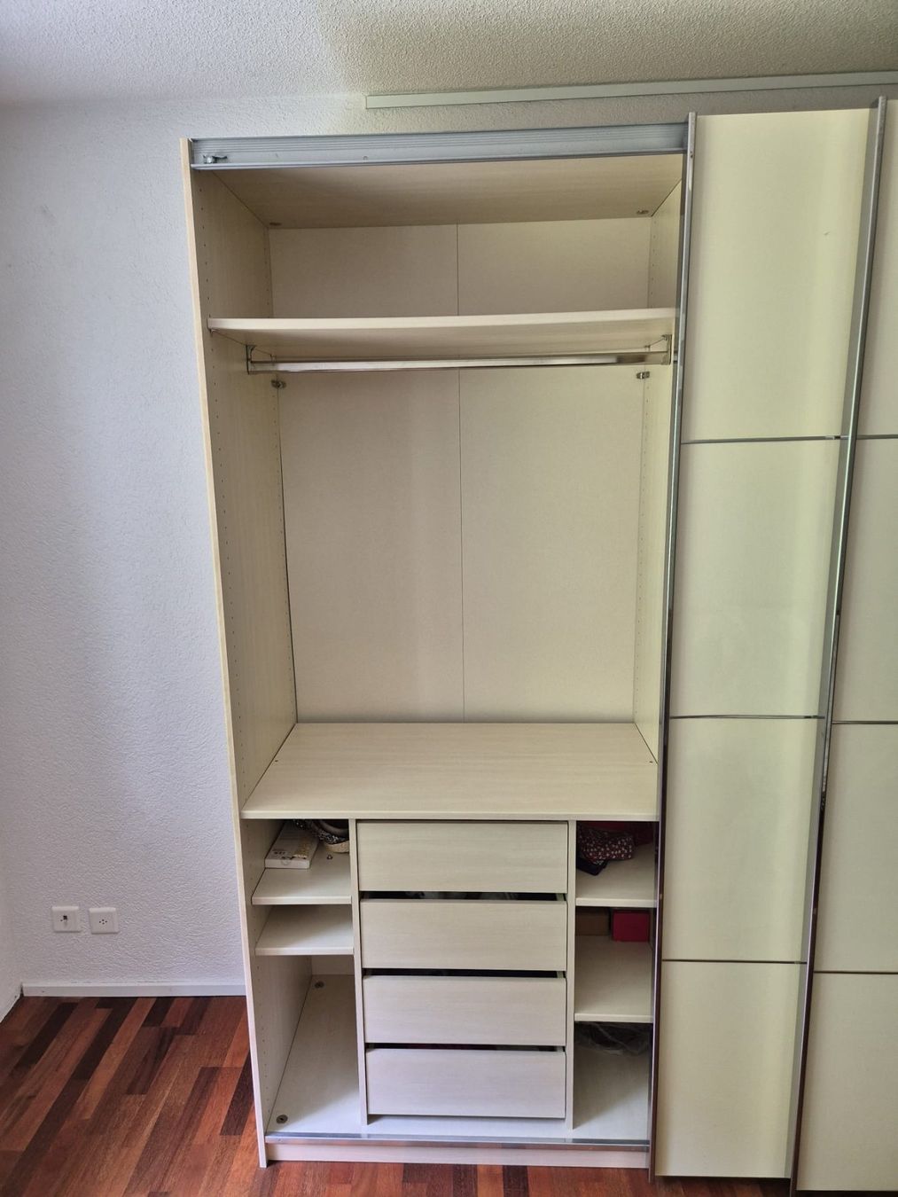 Schränke: Kleiderschrank – Gebraucht aus Zofingen von Taesch 1