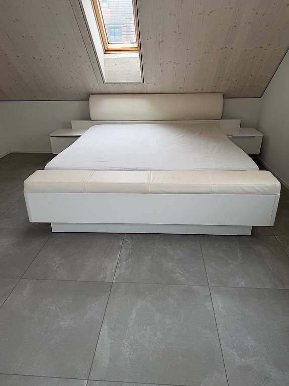 Letti: Elegantes Doppelbett mit Seitenkomoden – Usato da Buch am Irchel venduto da ber_8fgp