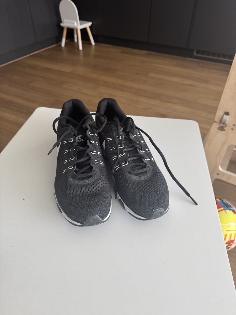 Nike Scarpe da uomo: Nike Laufschuhe – Nuovo (secondo la descrizione) da Wohlen AG venduto da Ar_gu 1