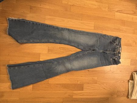 subdued jeans flare
