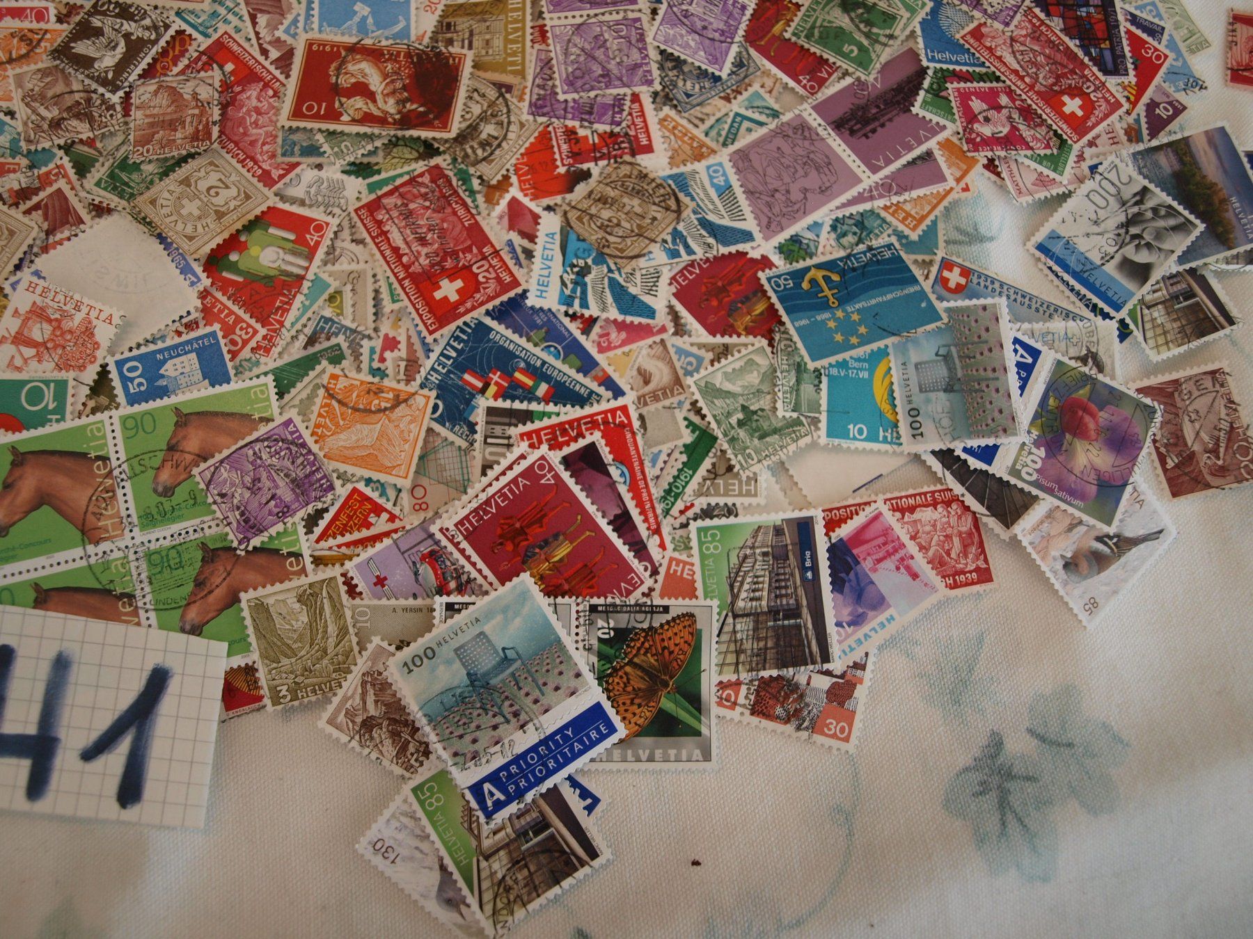 Tutti i francobolli: 1000 Schweizer Briefmarken über 70g Gebraucht siehe Bilder – Usato da Aarau venduto da Marcele0 3
