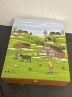 Bauernmalerei auf Holz, Vintage Wandbild Schweiz, Kuh & Haus