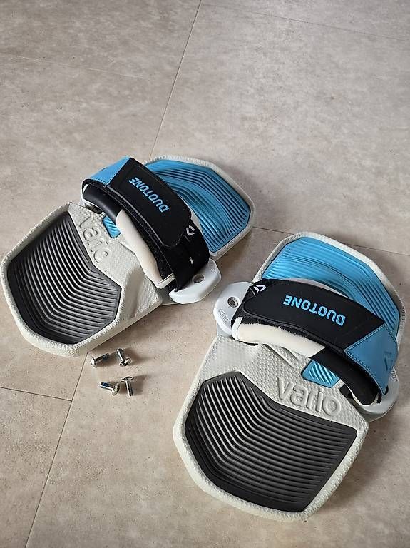 Duotone Kite: Kiteboard Bindung Duotone Vario small – D'occasion à Herisau par RaffiHausi 1