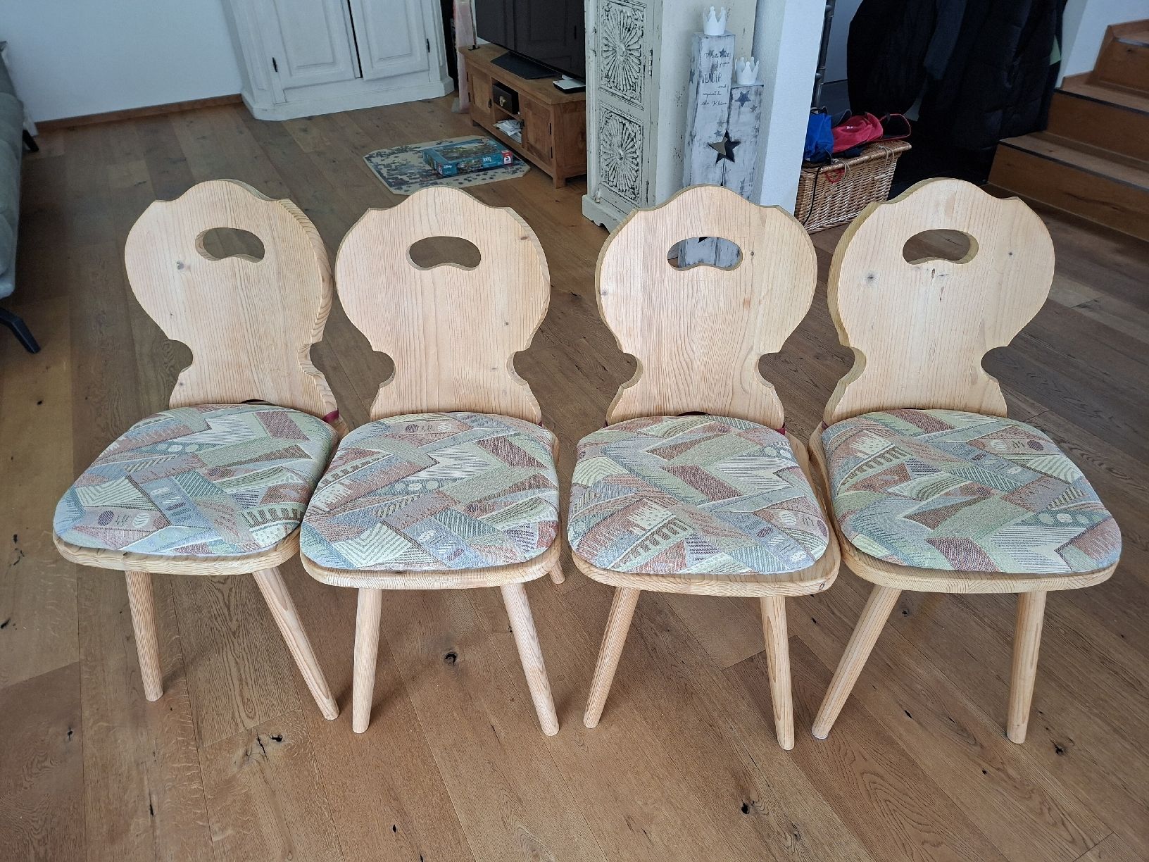 Tavoli: 4 Stühle & Tisch aus Holz – Usato da Bad Ragaz venduto da tschiwo 1