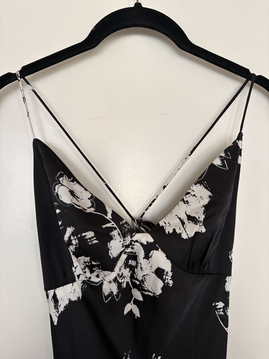 Vestiti: Black Floral Print Maxi Dress – Usato da Zürich venduto da chj_57pl 1