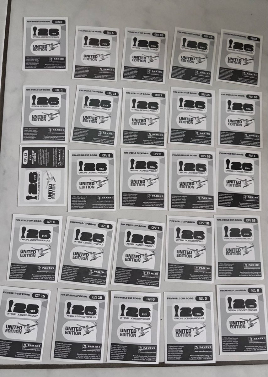 Panini Sammelbilder & Trading cards: 25 Paninis (Angebot Nr. 4) – Gebraucht aus Belp von Summer75 1