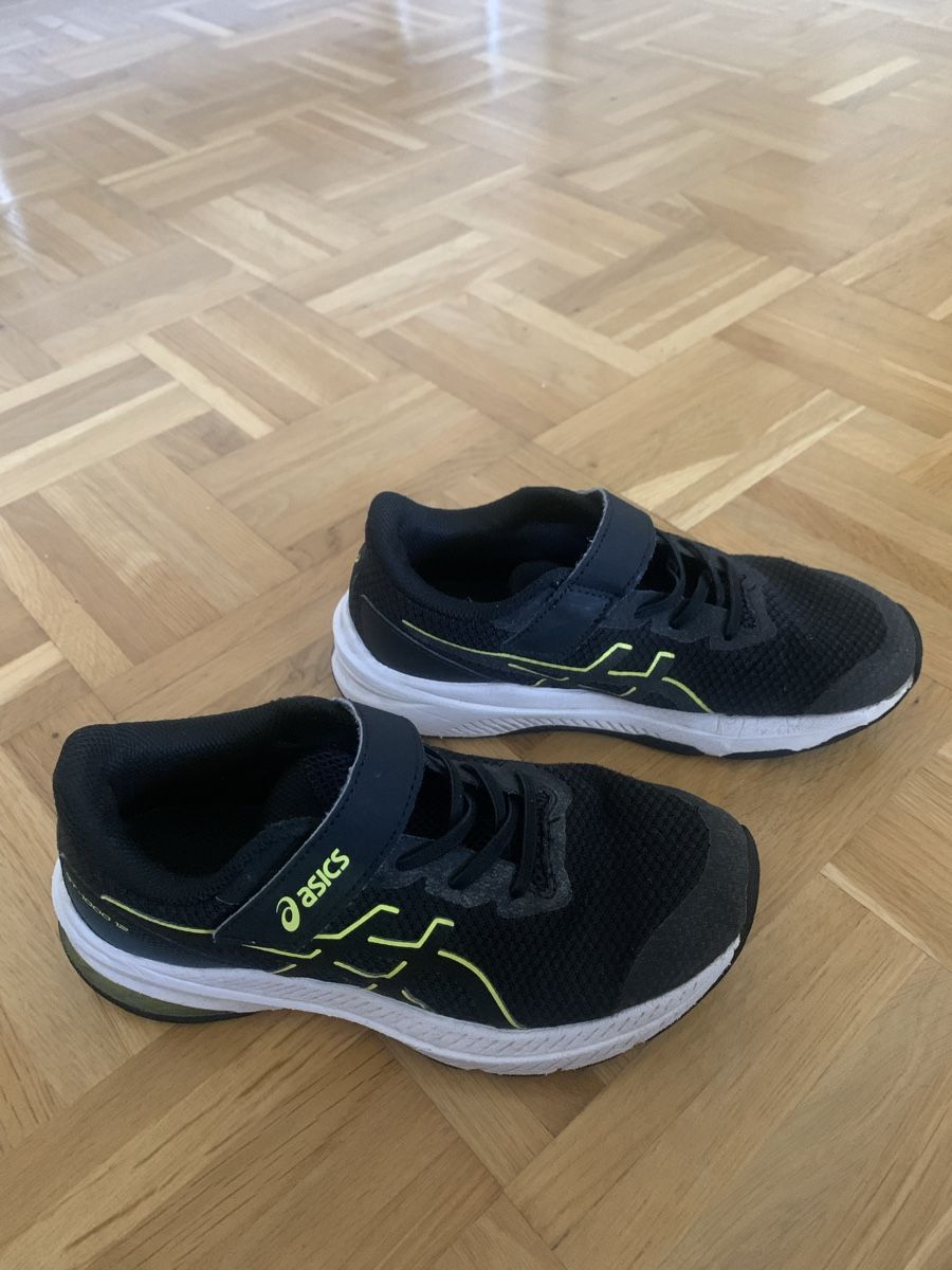 Schuhe für Jungen: Kinderturnschuhe – Gebraucht aus Basel von Pardesi84 1