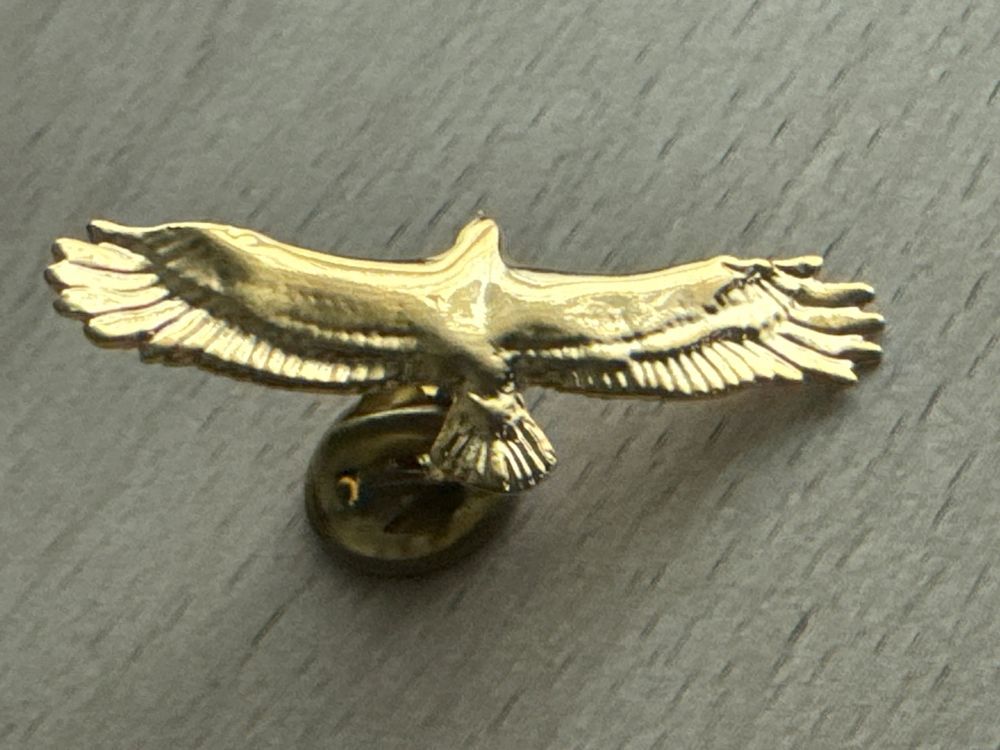Niedersachsen Flaggen-Pin Mit Pferd – Dekorativer Anstecker Als Button Oder Clip