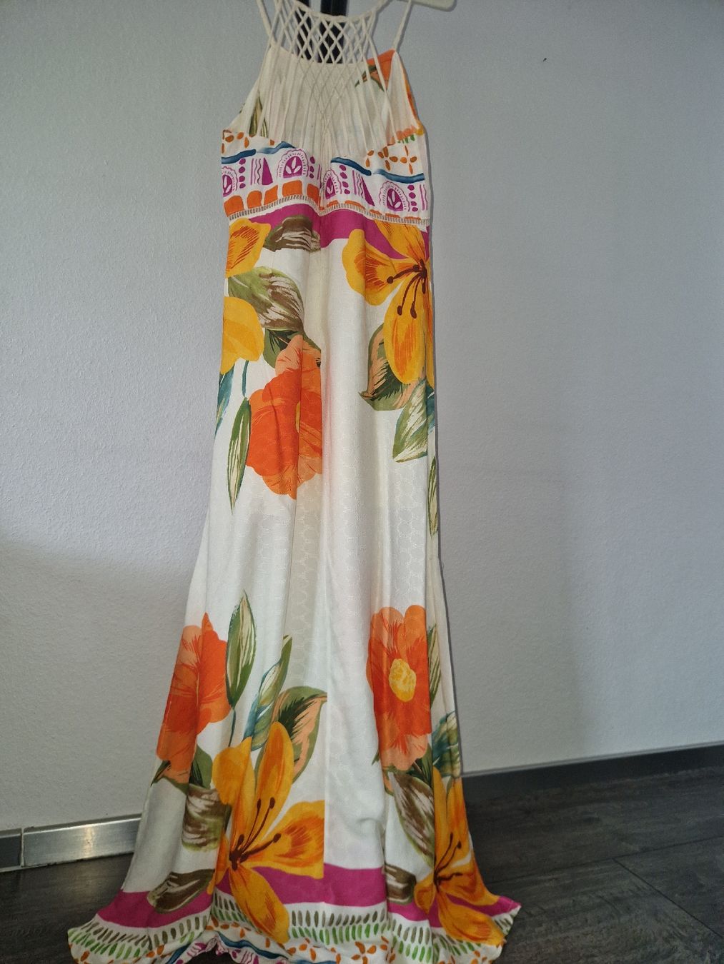Kleider: Sommerkleid Blumenmuster Gr. M beige – Neu und originalverpackt aus Gwatt (Thun) von Letzte-Chance-III 4