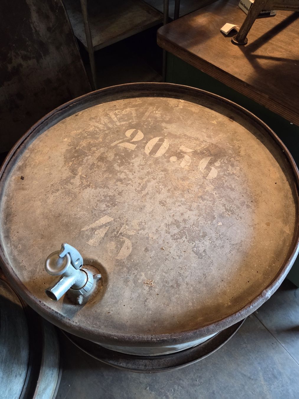 Accessoires: Altes Ölfass  – D'occasion à Herisau par Strahlkraft 1