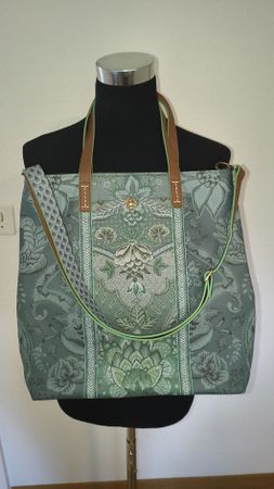 Schöne Tasche grün mit Muster und Schulterriemen 