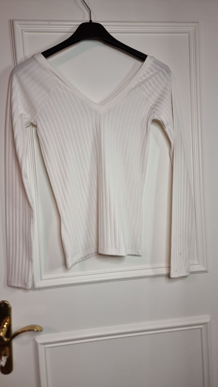 Maglioni & Felpe: Weisses Ripp-Shirt, Langarm, Grösse 36/38 – Usato da Wald ZH venduto da CapLux 3