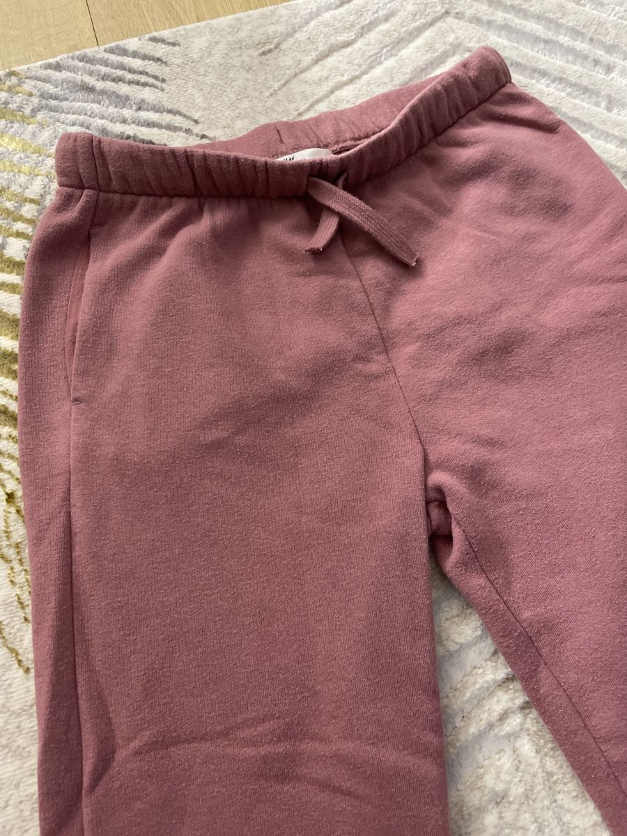 H&M Pantaloni: Rosa-Lachsfarbene Jogginghose – Usato da Rüfenacht BE venduto da Edinas_shop 2