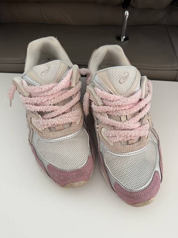 Scarpe da donna: Asics GEL-NYC pink custom laced – Usato da Müllheim Dorf venduto da Parmahandel 2