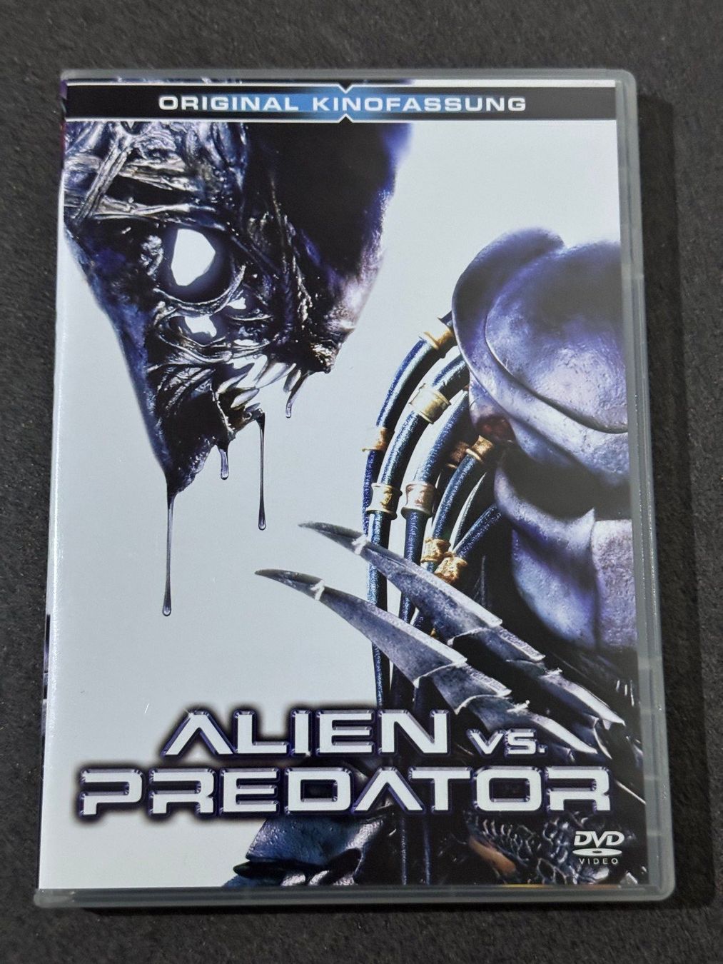 Tutti i DVDs: Alien vs Predator DVD "Original Kinofassung" EN/DE – Usato da Fribourg venduto da tschjoly