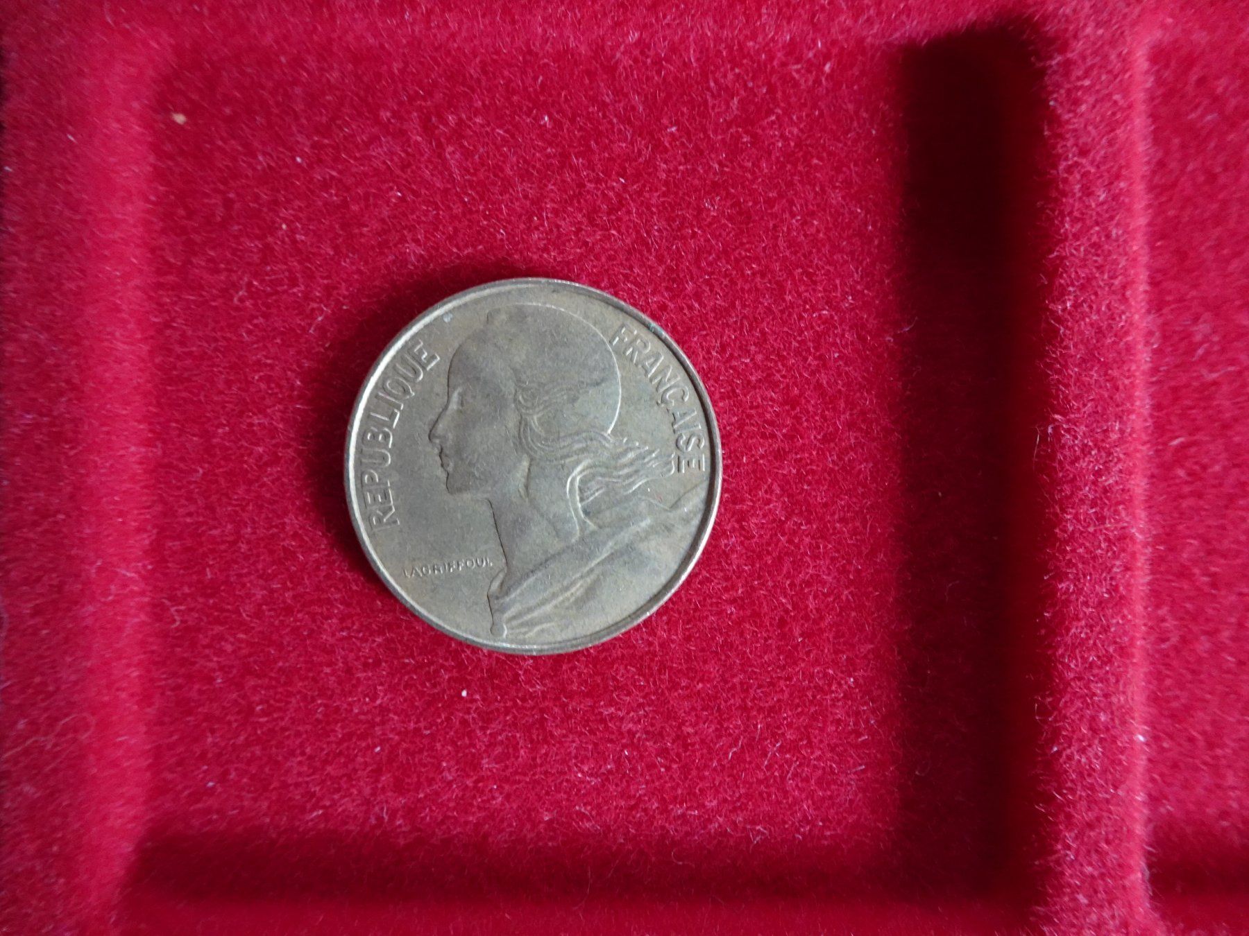 Tutti le monete: 10 Centimes Frankreich 1974 - M357 – Usato da Küssnacht am Rigi venduto da Kleinpreis-Shop 1