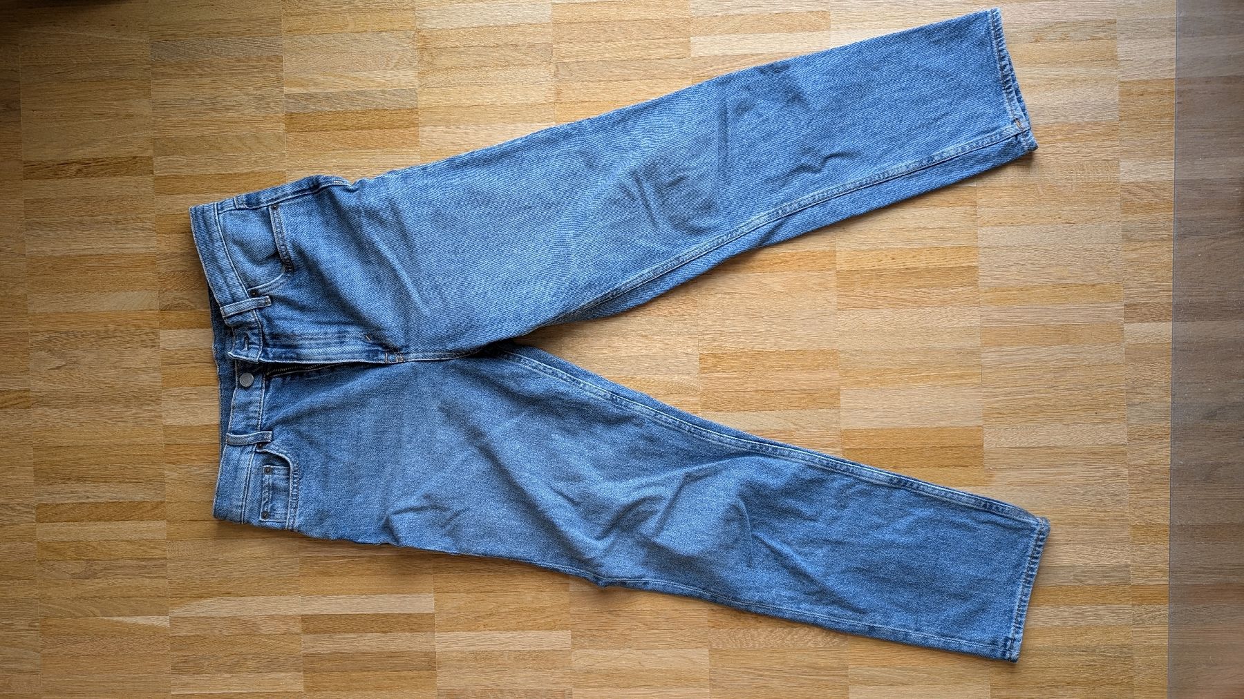 Cos Jeans: COS Jeans – Nuovo (secondo la descrizione) da Meyrin venduto da jes_yr5m