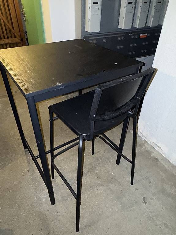 Set tavolo e sedie: Hoher Tisch mit Stuhl – Usato da Würenlos venduto da fyn_vx6v 1