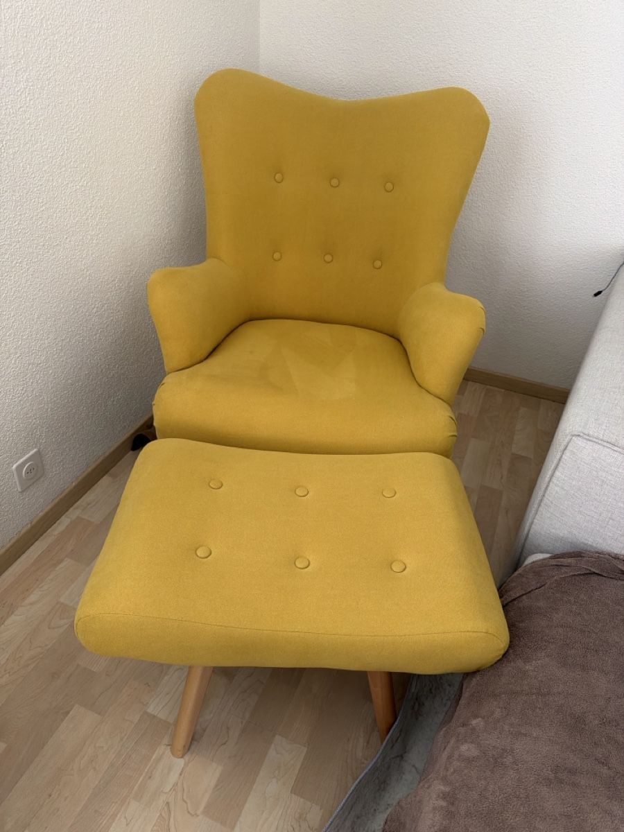 Poltrone: Sessel mit Hocker – Usato da Morgarten venduto da elabaumann_ch