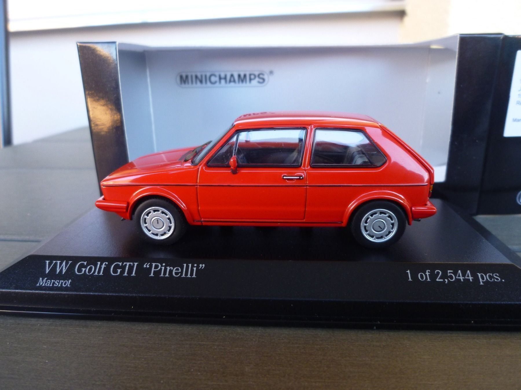 Volkswagen Modellini d'auto: VW Golf GTI "Pirelli"(1983) – Nuovo e nell'imballaggio originale da Flawil venduto da Imperiosud 4