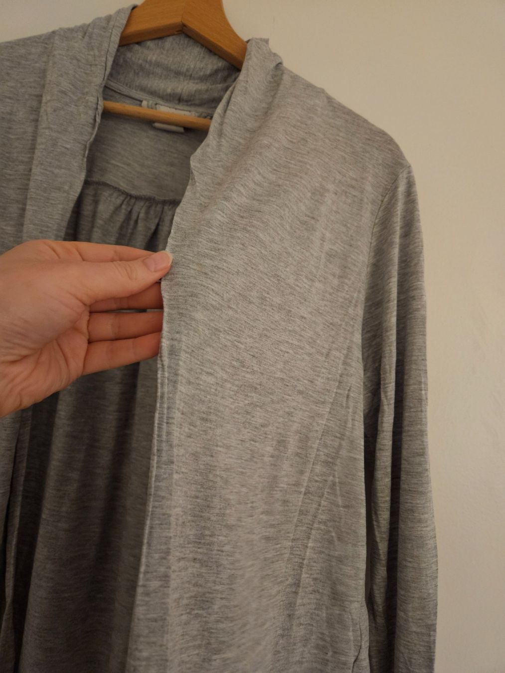 Pullover & Sweatshirts: Graues, feines Jäckli grau Gr.S – Gebraucht aus Schaffhausen von sabrina915 4