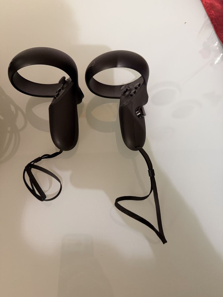 Meta Casco VR: Oculus Rift S VR-Brille – PC VR Headset inkl. 2 Controller & – Usato da Zürich venduto da wywus 2