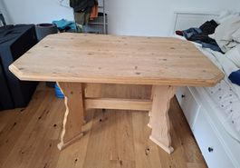 4 Stühle & Tisch aus Holz