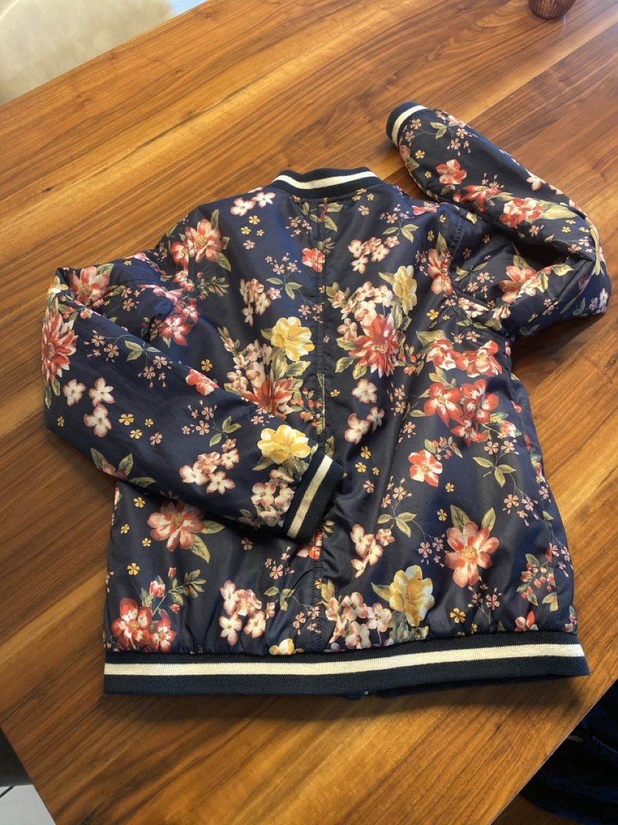Giacche & Cappotti: Schöne Jacke Blümchenmuster Gr. 158-164 blau – Usato da maienfeld venduto da milkywayicf 2