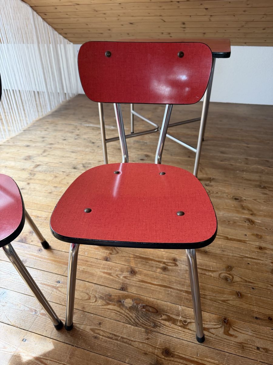 Set di tavolo e panche: Kindertisch mit drei Stühlen – Usato da Zürich venduto da K_T_H_M 4