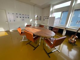 Knoll Tisch mit 6 Knoll Freischwinger