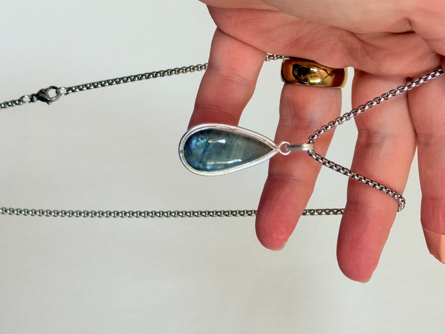 Ketten: Pendentif Larme en Labradorite - Bijou Unique! – Neu und originalverpackt aus Genève von AWWA 2