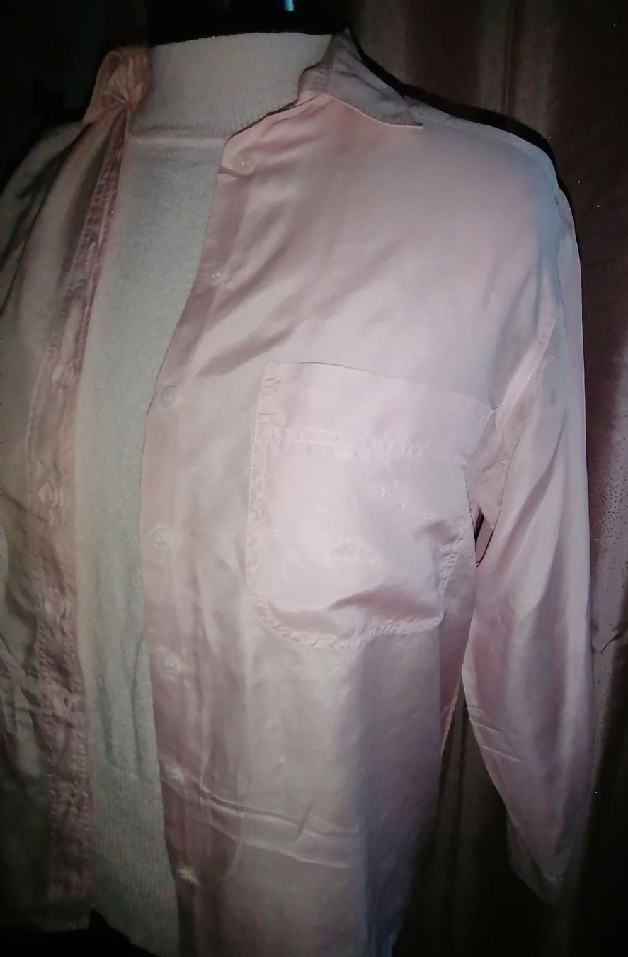 Camicette: Schimmernde rosa Retro Seidenbluse – Usato da Corcelles-près-Payerne venduto da RxOne_Krs 5