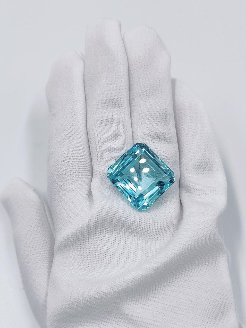Pietre preziose: 1 AQUAMARIN 66.92 CT. – Usato da Luzern venduto da EdiGem 9