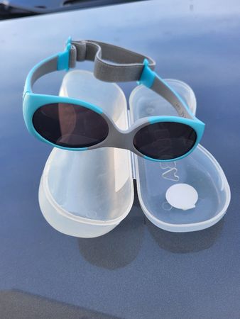 Lunettes de soleil bébé BÉABA avec cordon (4-12 mois) + Étui