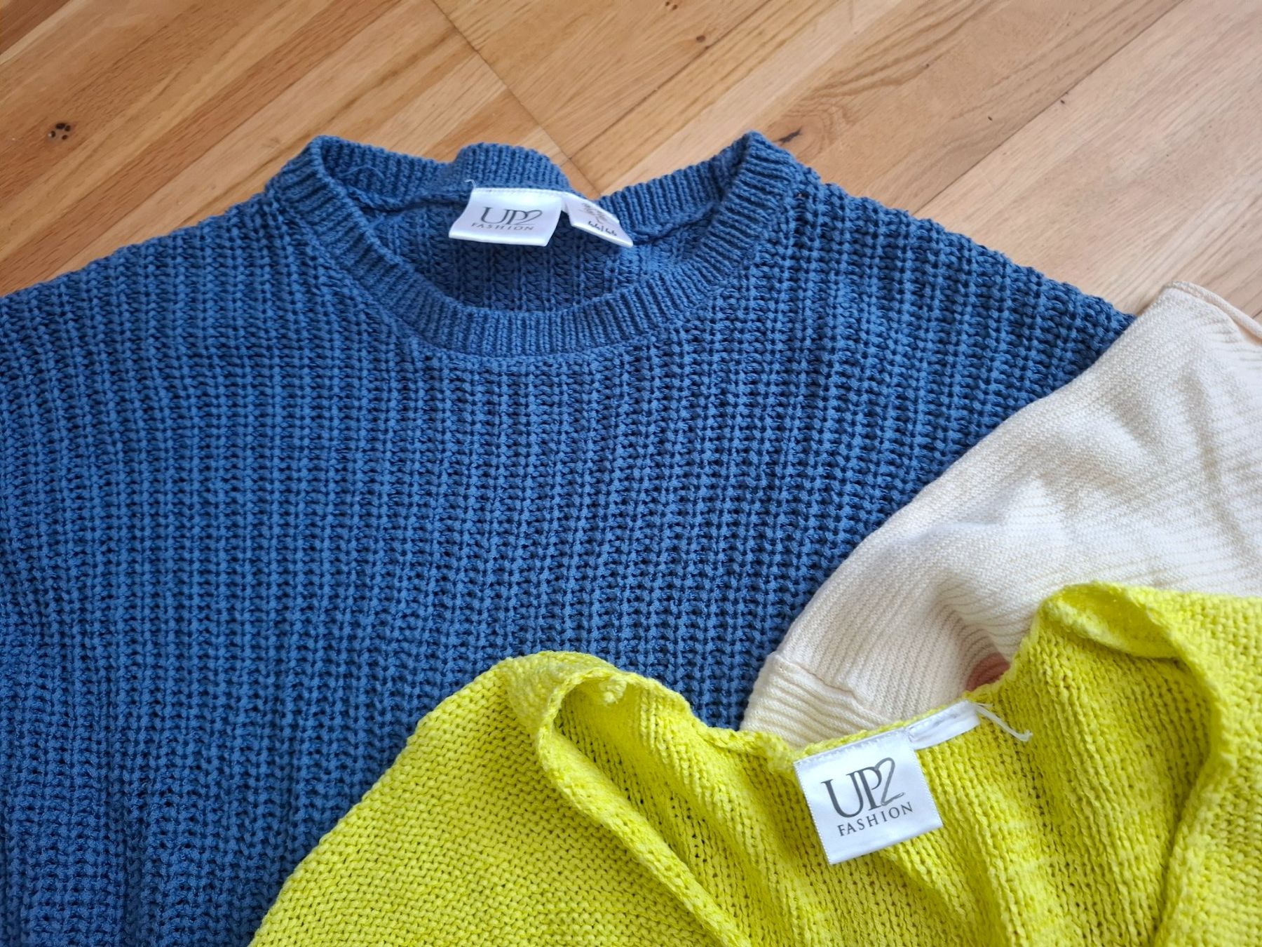 Lotti di vestiti: Neu; 3er Set leichte Pullover, Grösse 44/46/50 – Nuovo e nell'imballaggio originale da Zürich venduto da zhch15 2