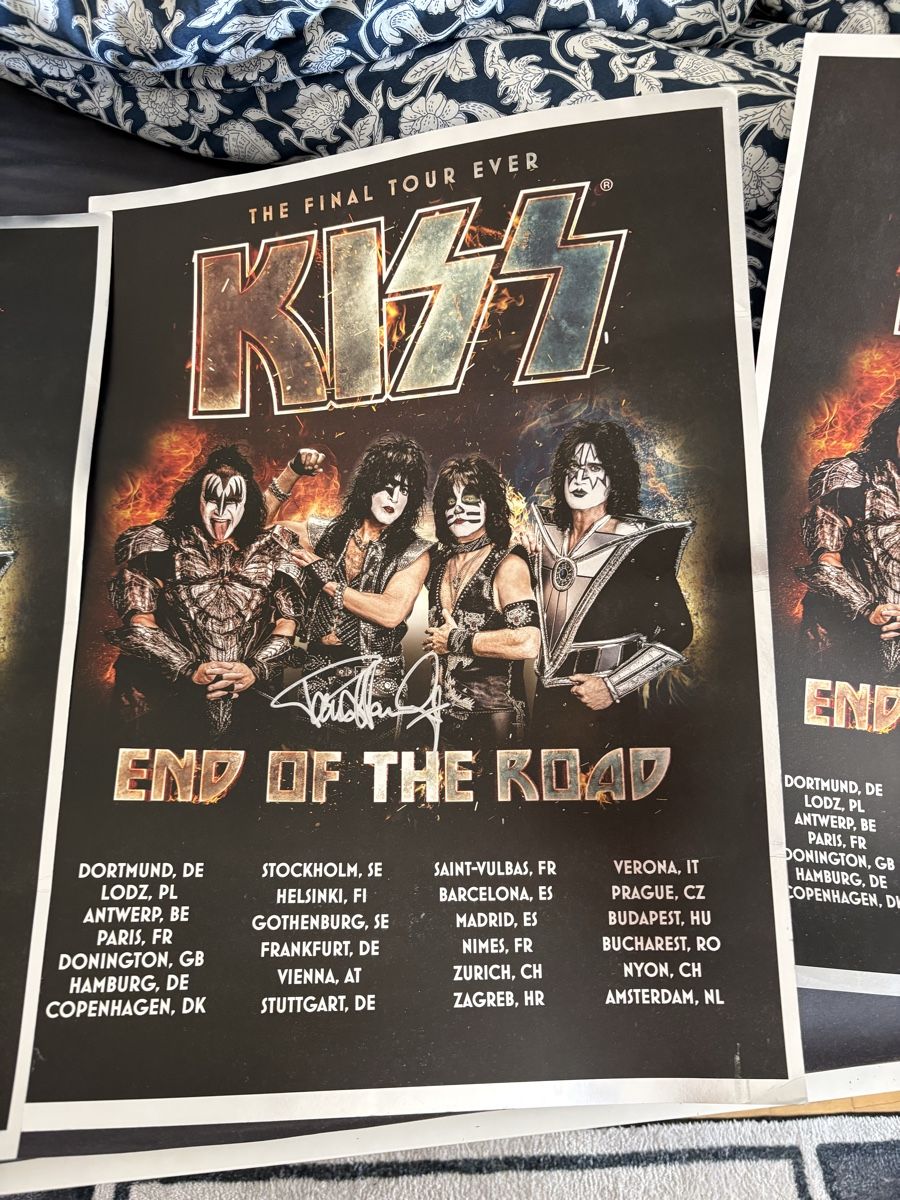 Foto & Immagini: Poster KISS autografati  – Usato da Massagno venduto da ZeMa 1
