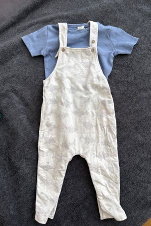 Sommer Set: T-Shirt & Hai-Latzhose, Grösse 86